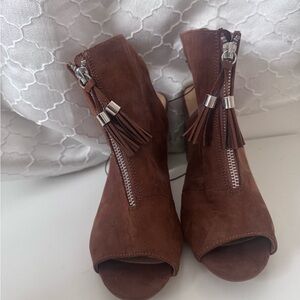 Chinese Laundry brown suede leather front zip open toe booties Size 9 Women’s